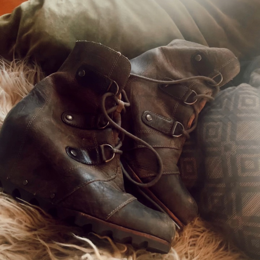 Sorel Joan of Arctic wedge booties Size 9